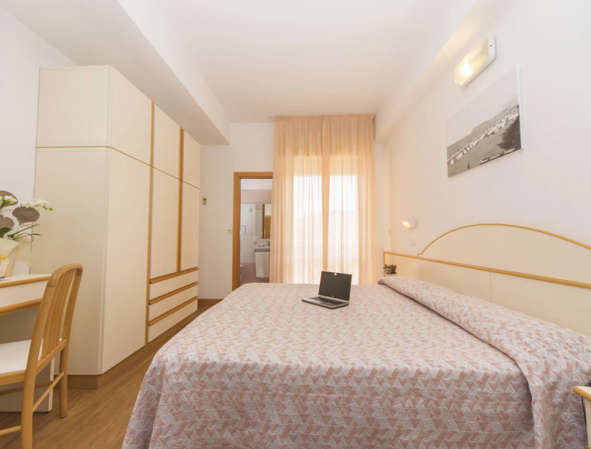 media.Slide-Camere-05-Hotel-Silvia-Misano